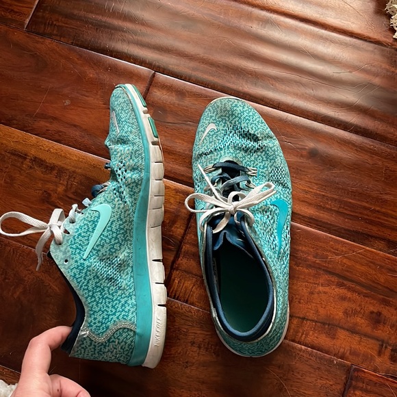 Nike gym shoes - Picture 1 of 1